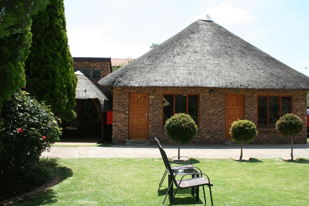 Aero Guest Lodge Kempton Park Esterno foto